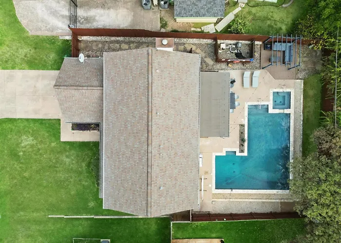 5Br W Backyard Paradise Pool Cinema Games