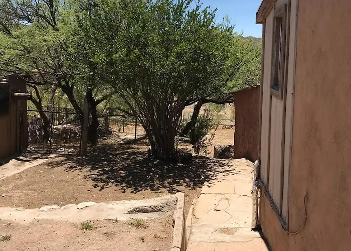 1900S Miner'S Cabin Behind Tombstone Brewery