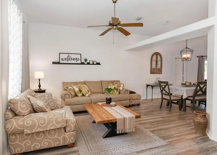 Spacious Luxury Pool Home Oasis - 8Mi To Airport