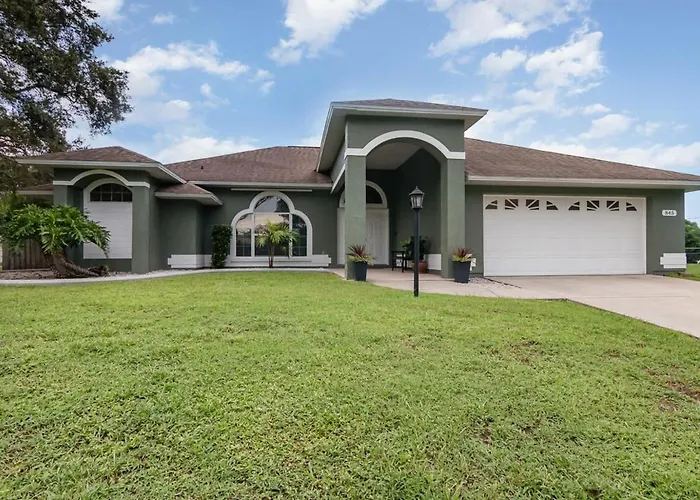 Spacious Luxury Pool Home Oasis - 8Mi To Airport