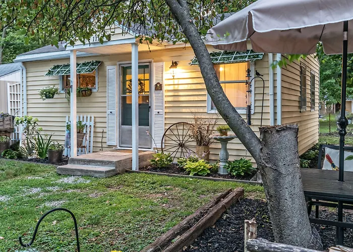 Silver Heart Inn & Cottages