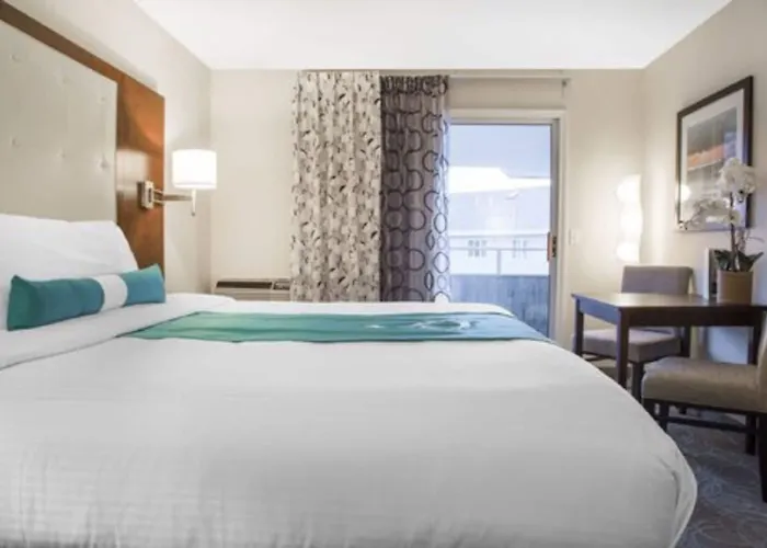 Aqua Blue Hotel