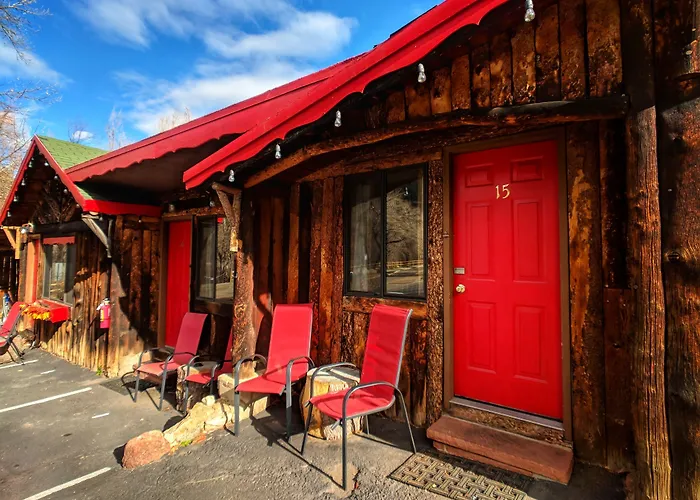 Foot Of The Mountain Motel