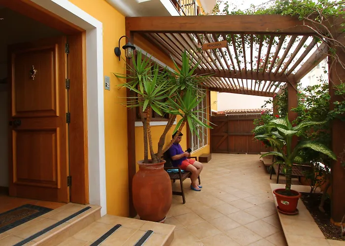 Kira'S Boutique Hotel