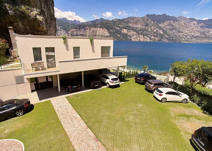 Hotel Castello Lake Front