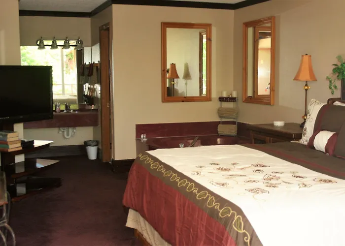 Passion Play Road Inn - Formerly Statue Road Inn
