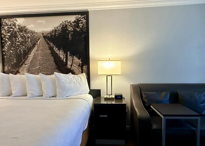 The Orchard Hotel Ukiah Wine Country Free Breakfast, Pool, & Hot Tub