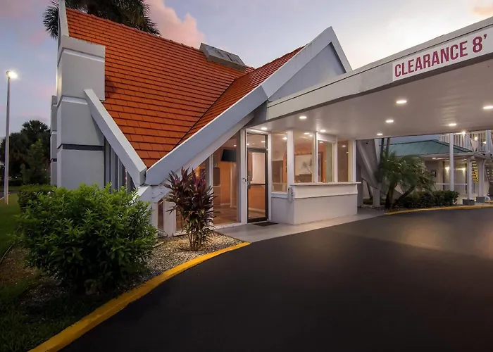 Howard Johnson By Wyndham Vero Beach / Downtown