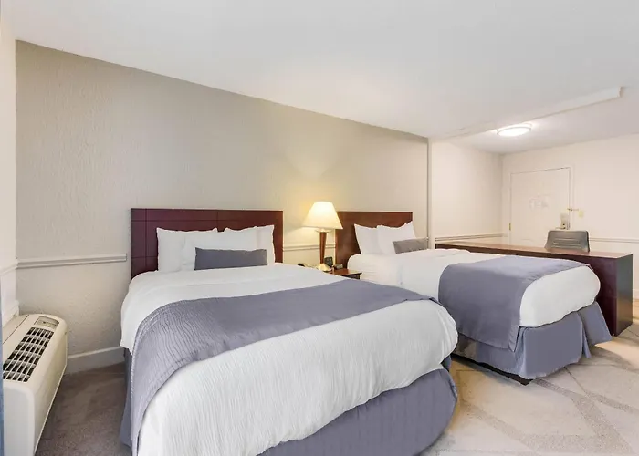 The Blu Hotel Blue Ash Cincinnati, An Ascend Collection Hotel
