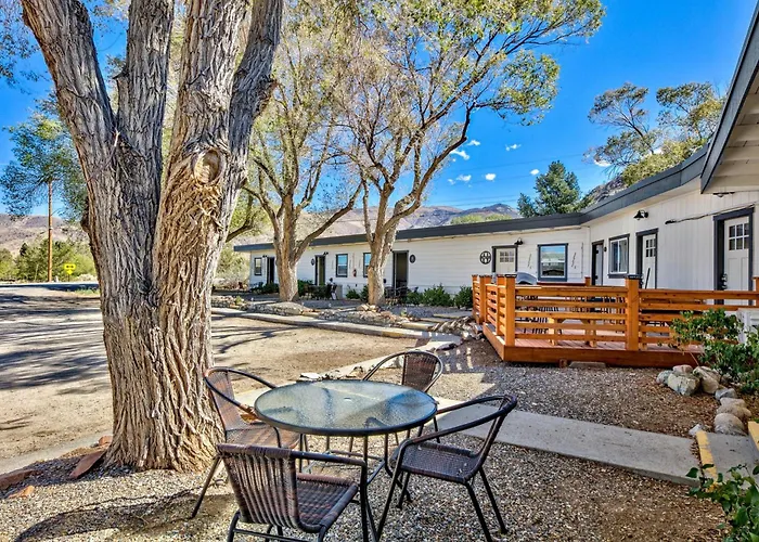 The Historic West Walker Motel