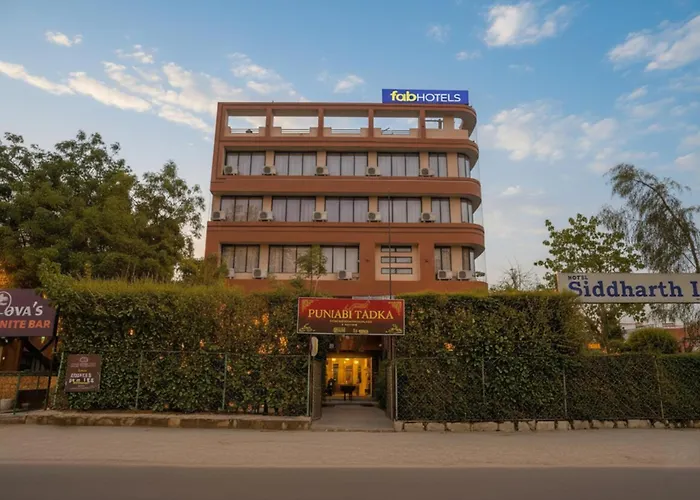Fabhotel Siddharth Inn - Nr Siddharth Bunglows
