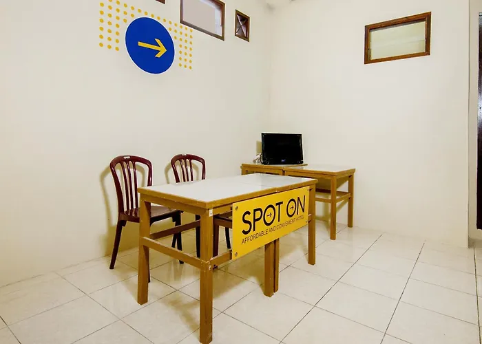 Spot On 2076 Hotel Stadion