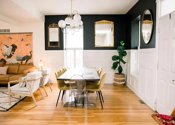 Victorian Gem Steps From Main St - Sleeps 9 & Pets