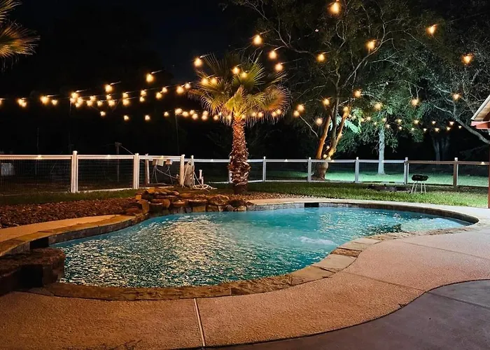 The Blue Oasis - Palm & Pool Retreat