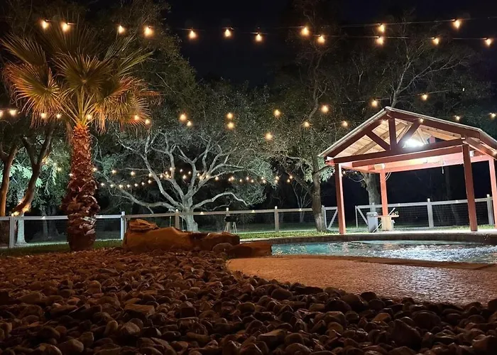 The Blue Oasis - Palm & Pool Retreat
