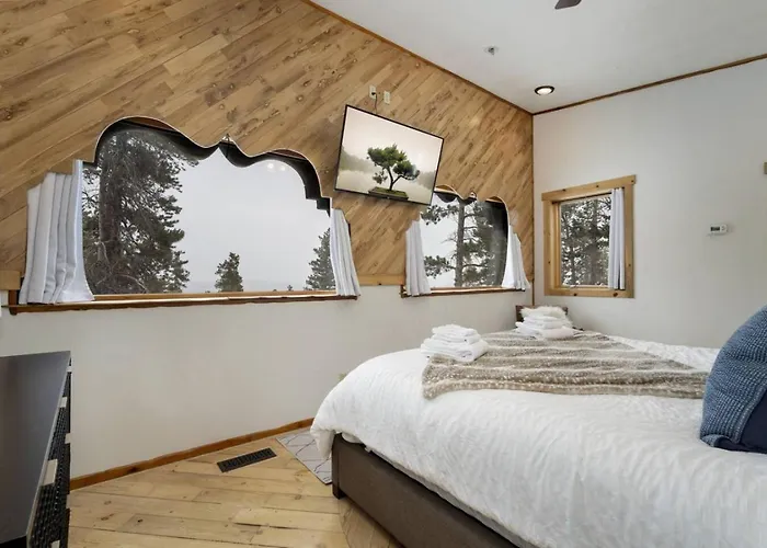 The Tyrolean Cabin. Panoramic Views. Hot Tub.