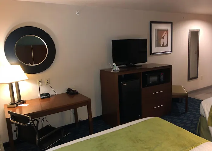 Countryview Inn & Suites