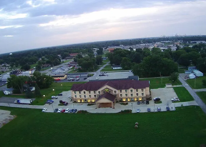 Countryview Inn & Suites