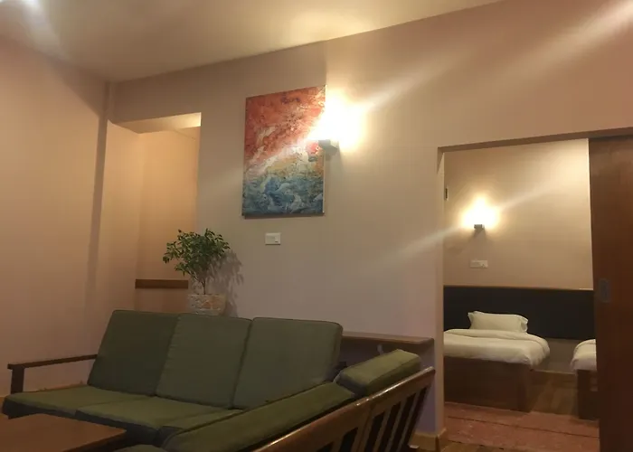 Khamsum Inn