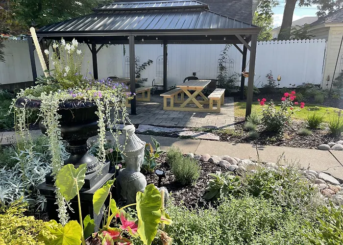 Carriage House Bed & Breakfast