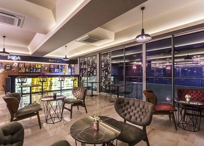 Bueyuek Hotel (Adults Only)