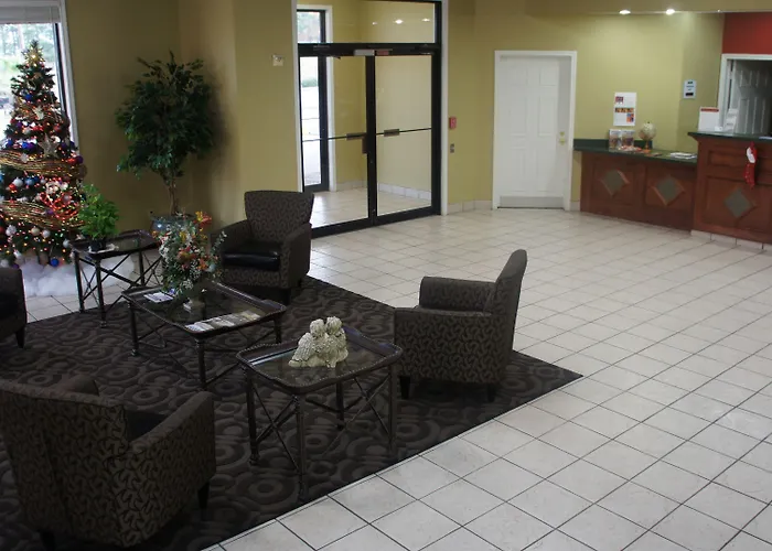 Clarion Pointe Marshall