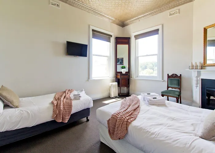 Deloraine Hotel