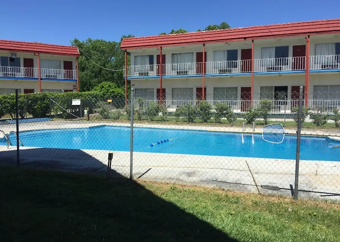 Flagship Inn