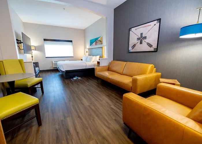 Creekside Hotel & Suites