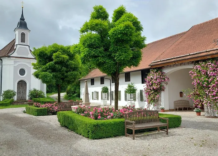 Gutshof Ferienwohnung in Seenähe