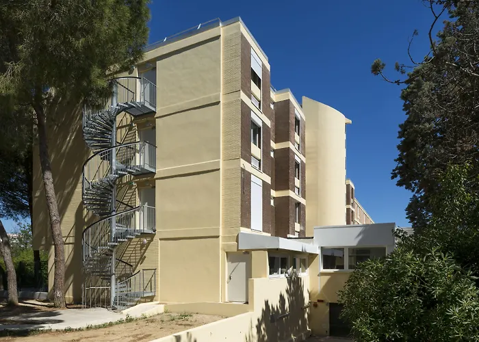 Logis Hotel Les Pins - Operalia