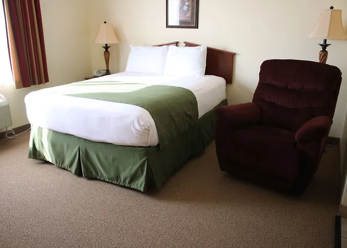 The Edgewood Hotel And Suites