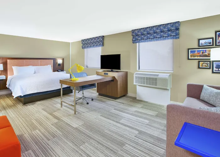 Hampton Inn & Suites Oakwood Village-Cleveland