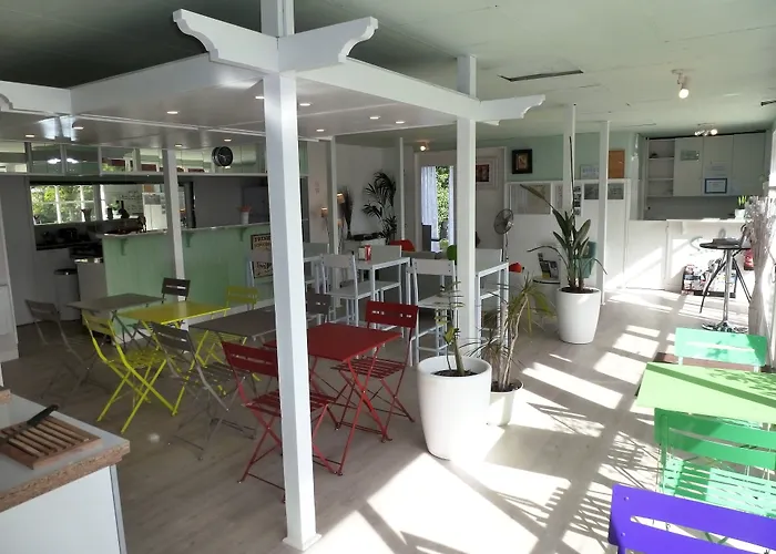 Le 81 Hotel