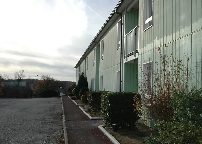 Le 81 Hotel