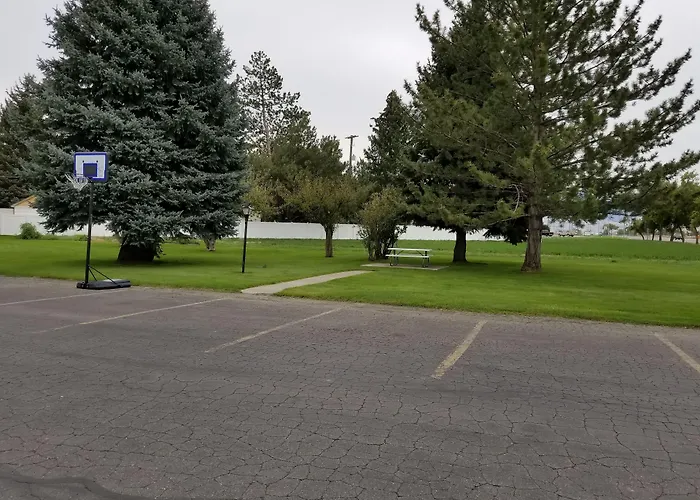 Plaza Motel