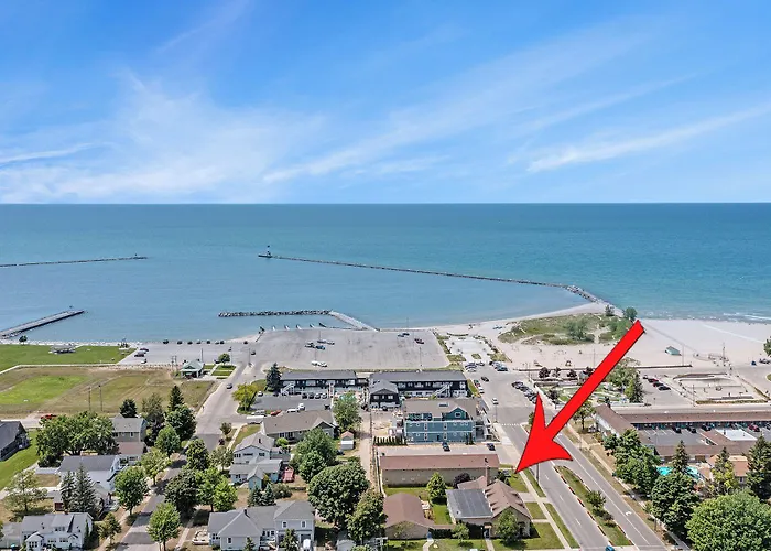 Ludington Pier House Motel
