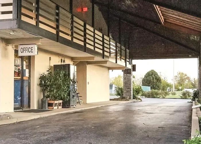 Brookville Inn By Oyo Near Dayton International Airport