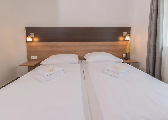 Boutique-Hotel Kronenstuben - unschlagbare Zentrumsnähe direkt am Marstall&Marktplatz - Schloss in 3 Min - Frühstück - Langzeitmiete