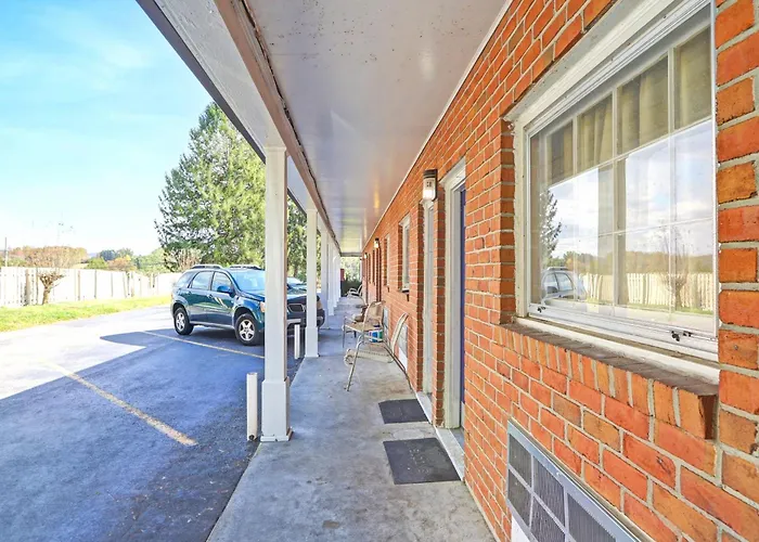 Hotel O Relax Inn Lewisburg Near I-64