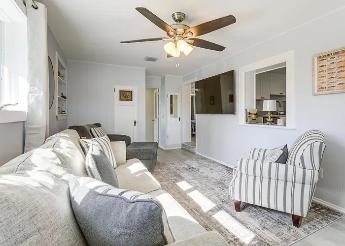 Boat Dock & Yard: Waterfront Okeechobee Retreat