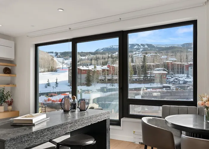 Modern 2 Bedroom Ski In&Out Condo 05