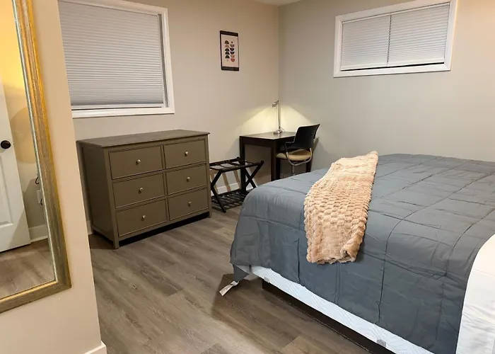 Spacious 5 Bedroom Single Family Home Sleeps 12 With Driveway Near Dc