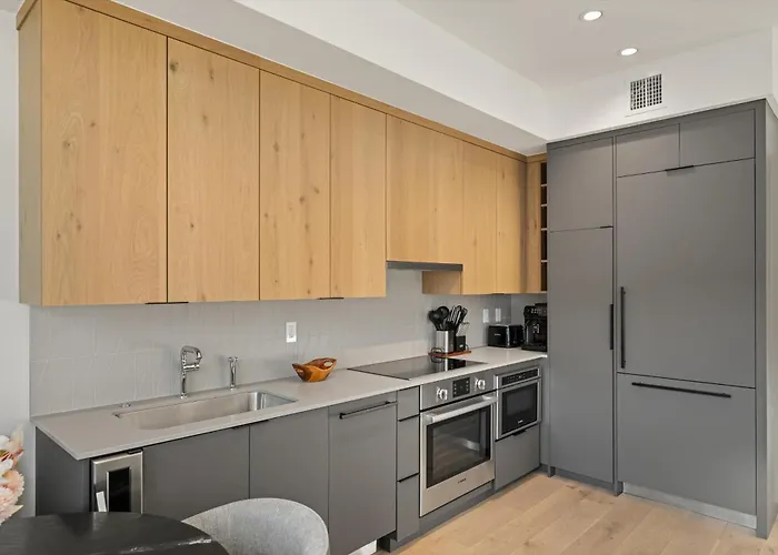 Modern 2 Bedroom Ski In&Out Condo 05