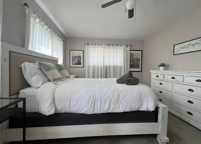 4Bedroom 2 Bath Home In Arts District-Smoky Row A Duplex