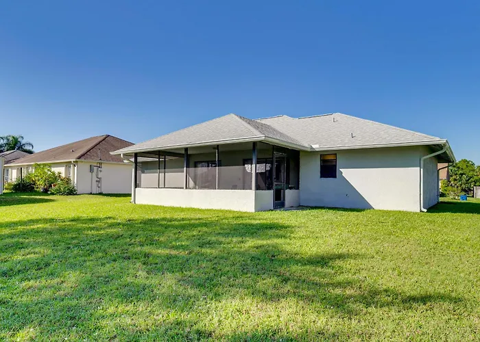 Lanai + Backyard! Sunny Retreat In Palm Bay