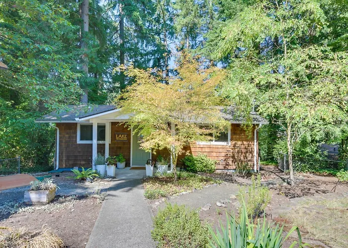 Waterfront Gem On Lake Saint Clair W/ Private Deck