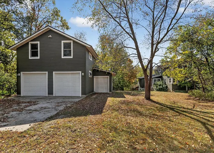 Secluded Woodland Retreat Near Starved Rock Park Home