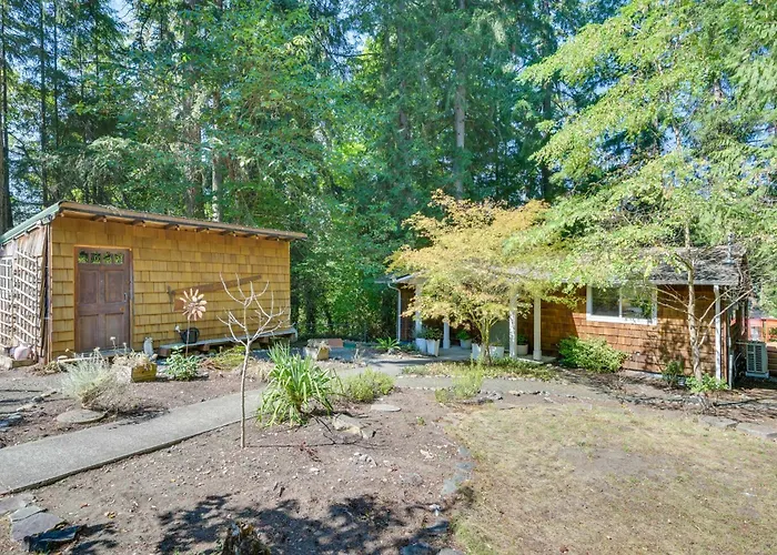 Waterfront Gem On Lake Saint Clair W/ Private Deck