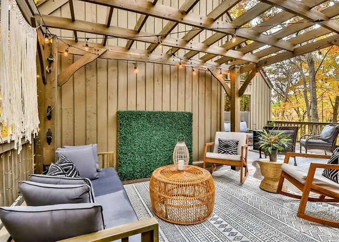 Good Times - Inside Big Canoe Community + Screened-In Porches, Firepit, Porch Swings + More!